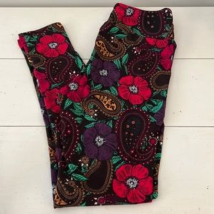 NEW without tags. LuLaRoe buttery soft leggings. Cute fall print. Size: One Size